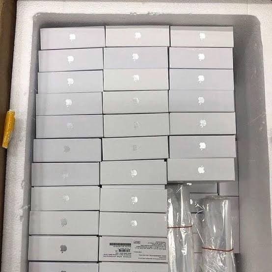 pallets de AirPods en liquidación en México